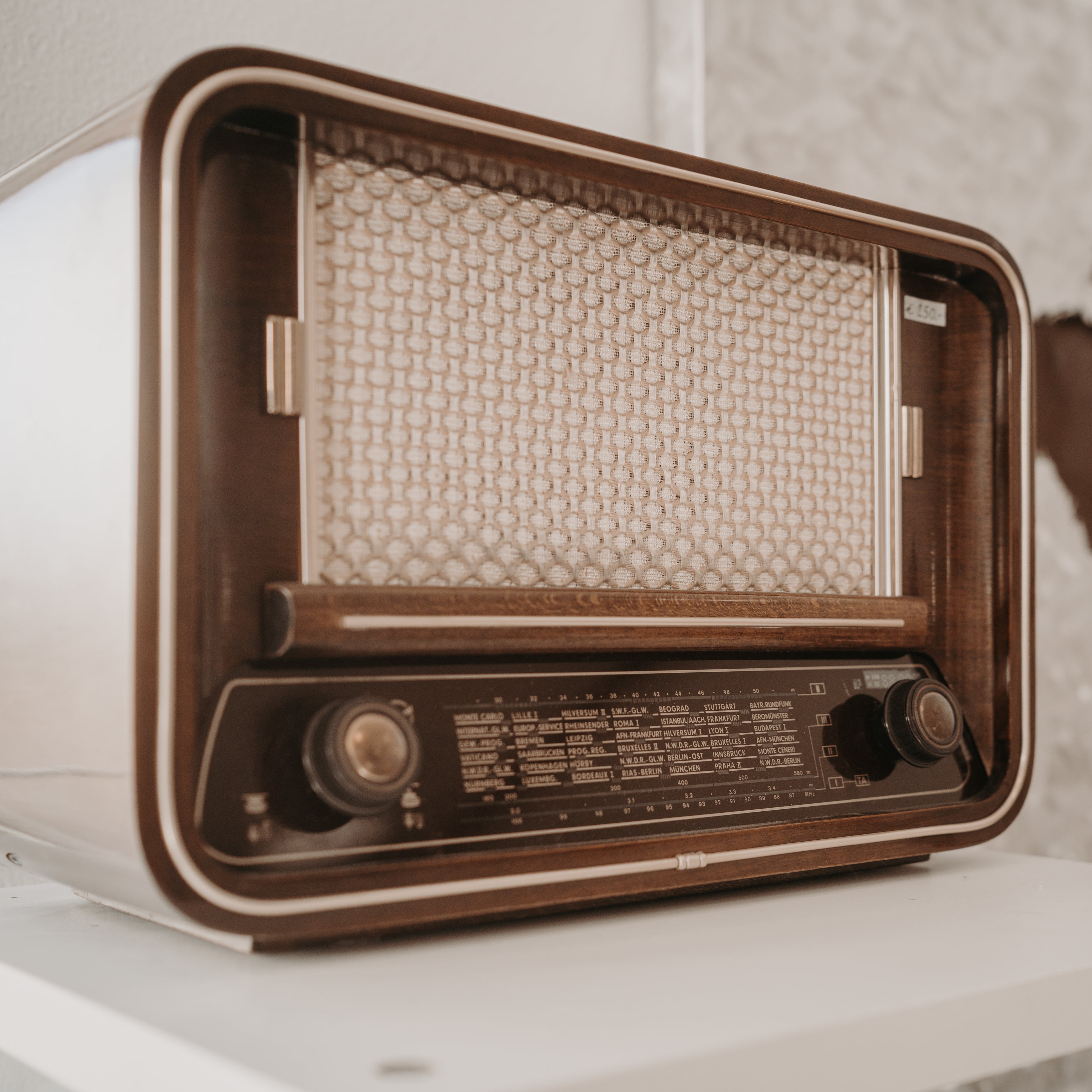 EHM vintage digital-radio