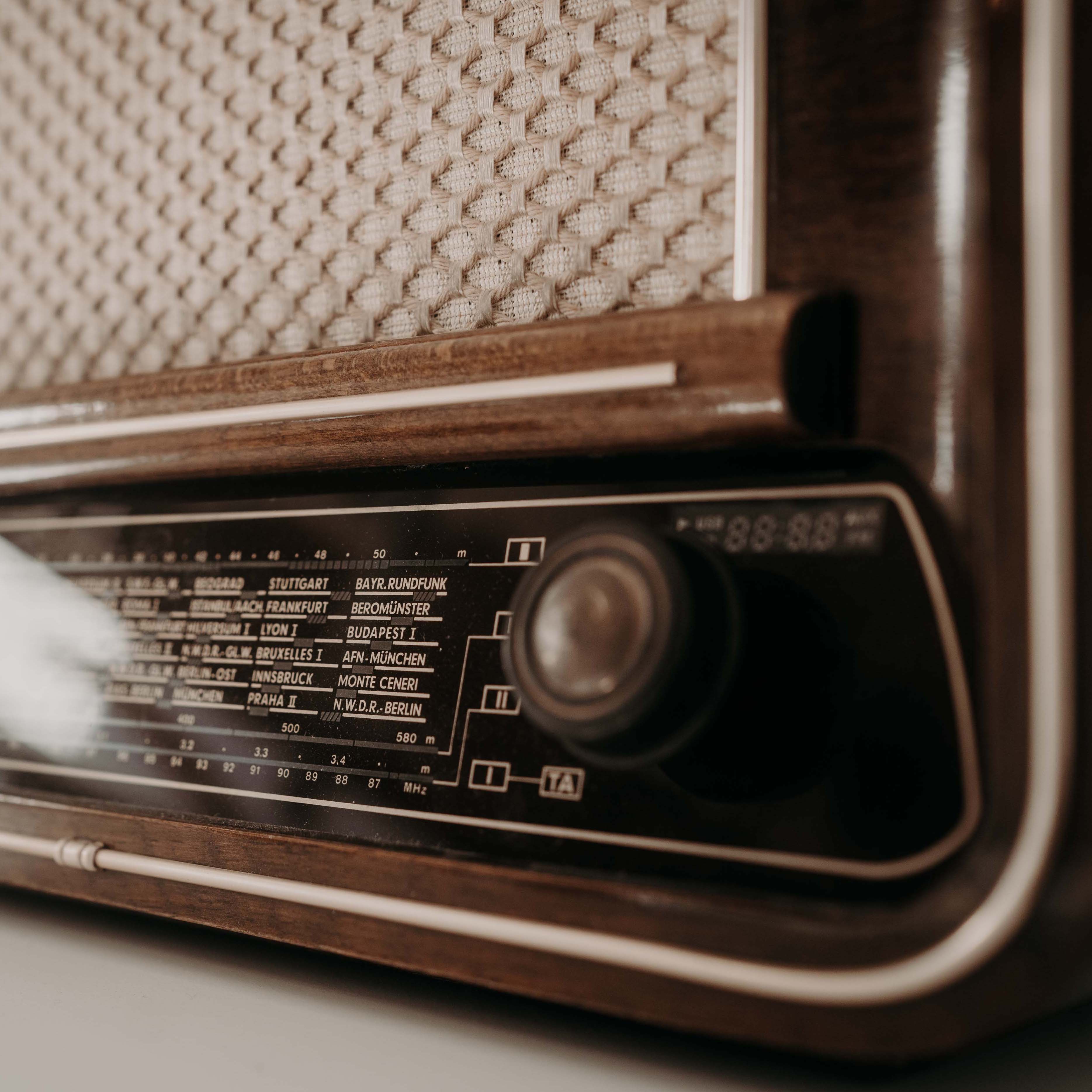 EHM vintage digital-radio